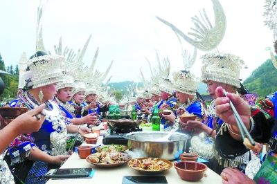 貴州雷山：慶賀豐收過(guò)苗年